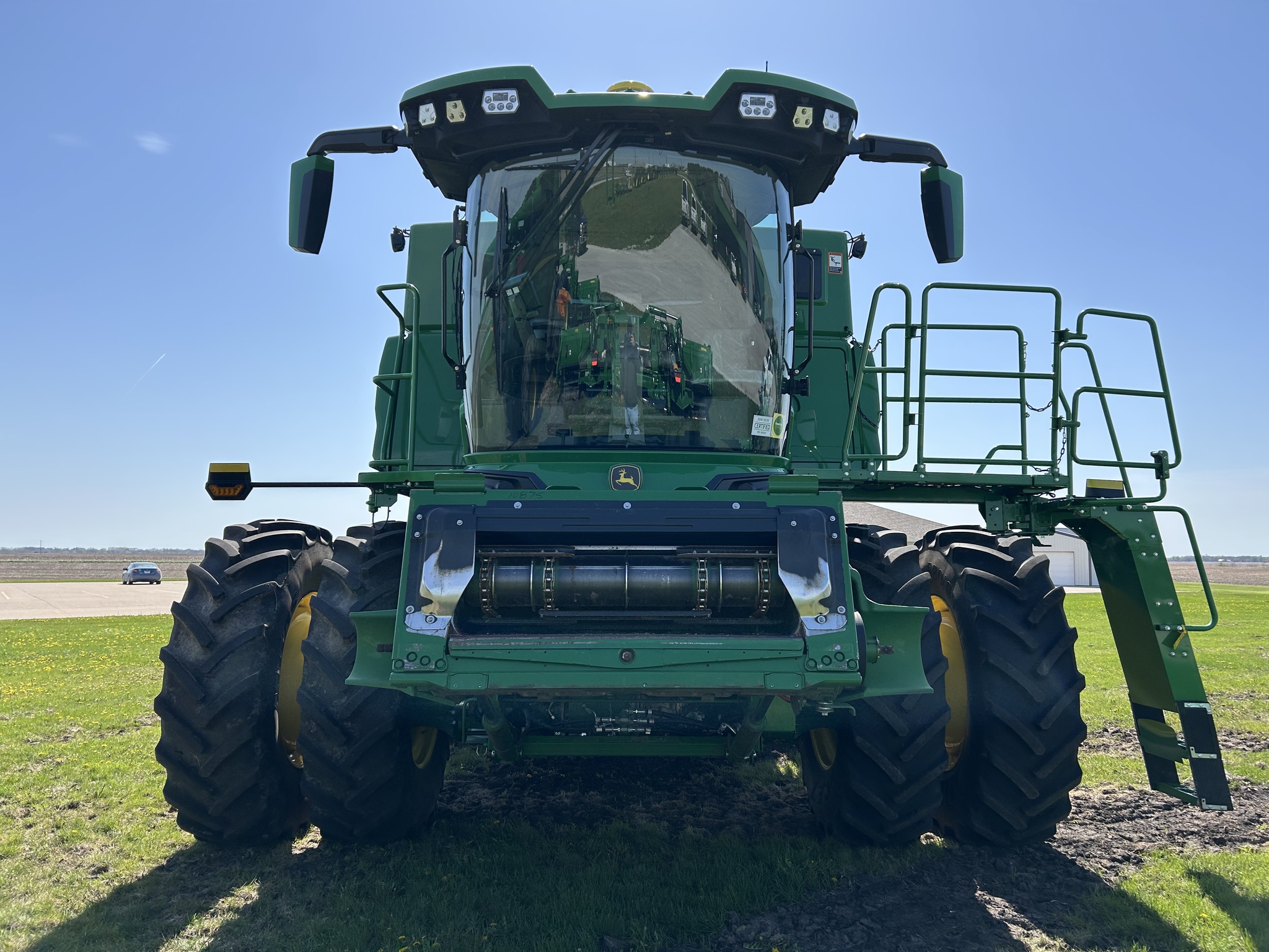  2025 John Deere S7 800 at Heritage Tractor in Galesburg, IL