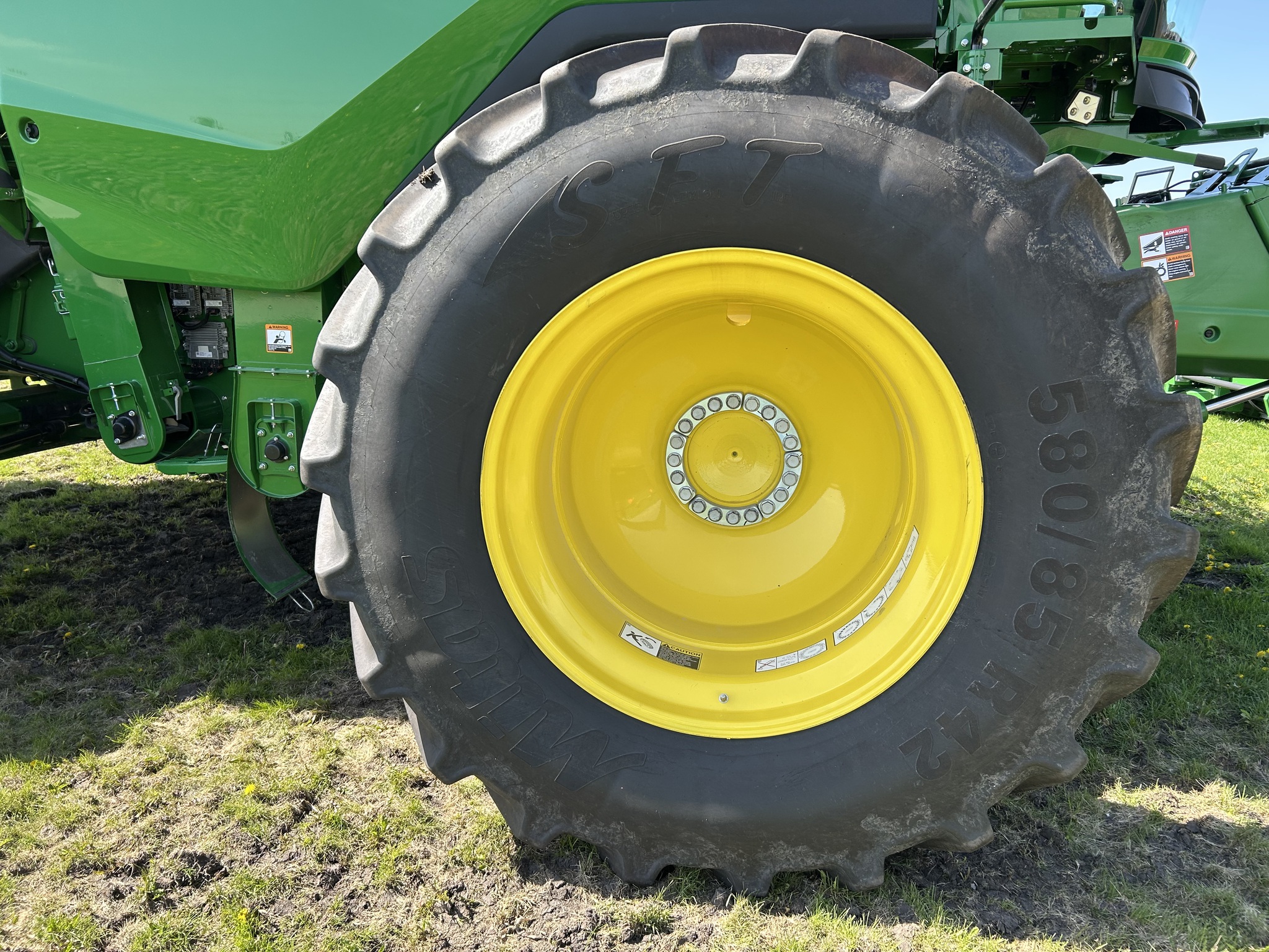  2025 John Deere S7 800 at Heritage Tractor in Galesburg, IL