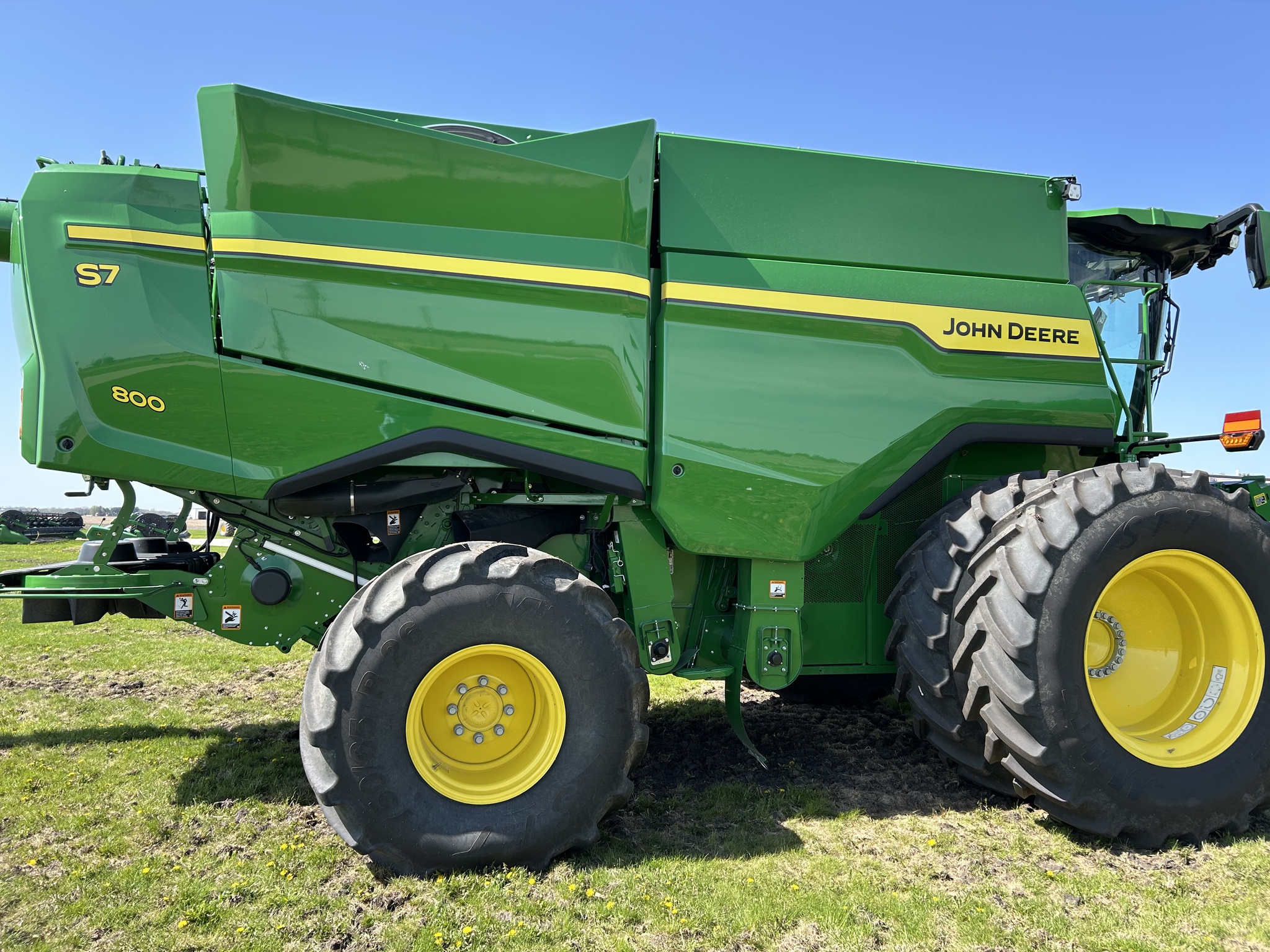  2025 John Deere S7 800 at Heritage Tractor in Galesburg, IL