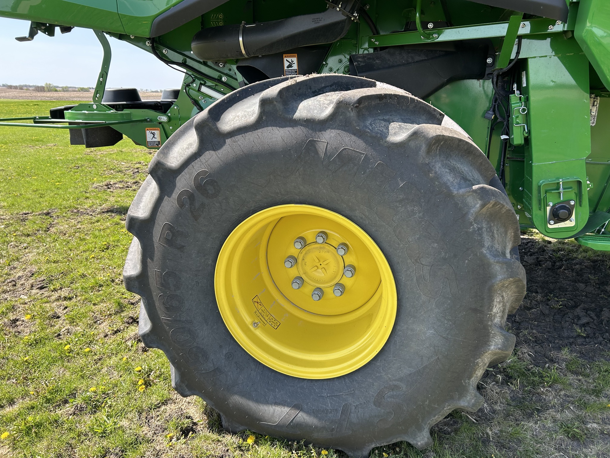  2025 John Deere S7 800 at Heritage Tractor in Galesburg, IL