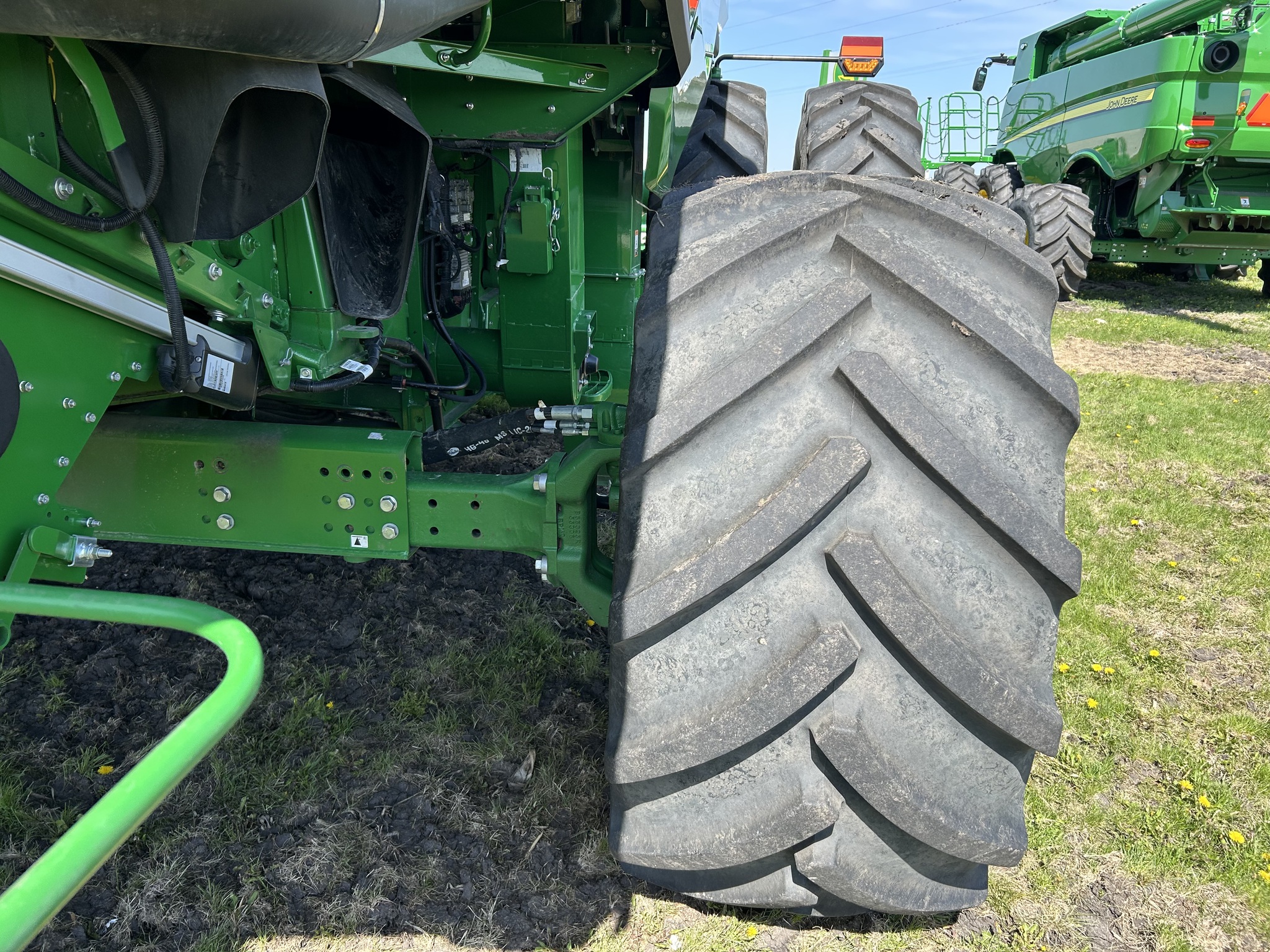  2025 John Deere S7 800 at Heritage Tractor in Galesburg, IL