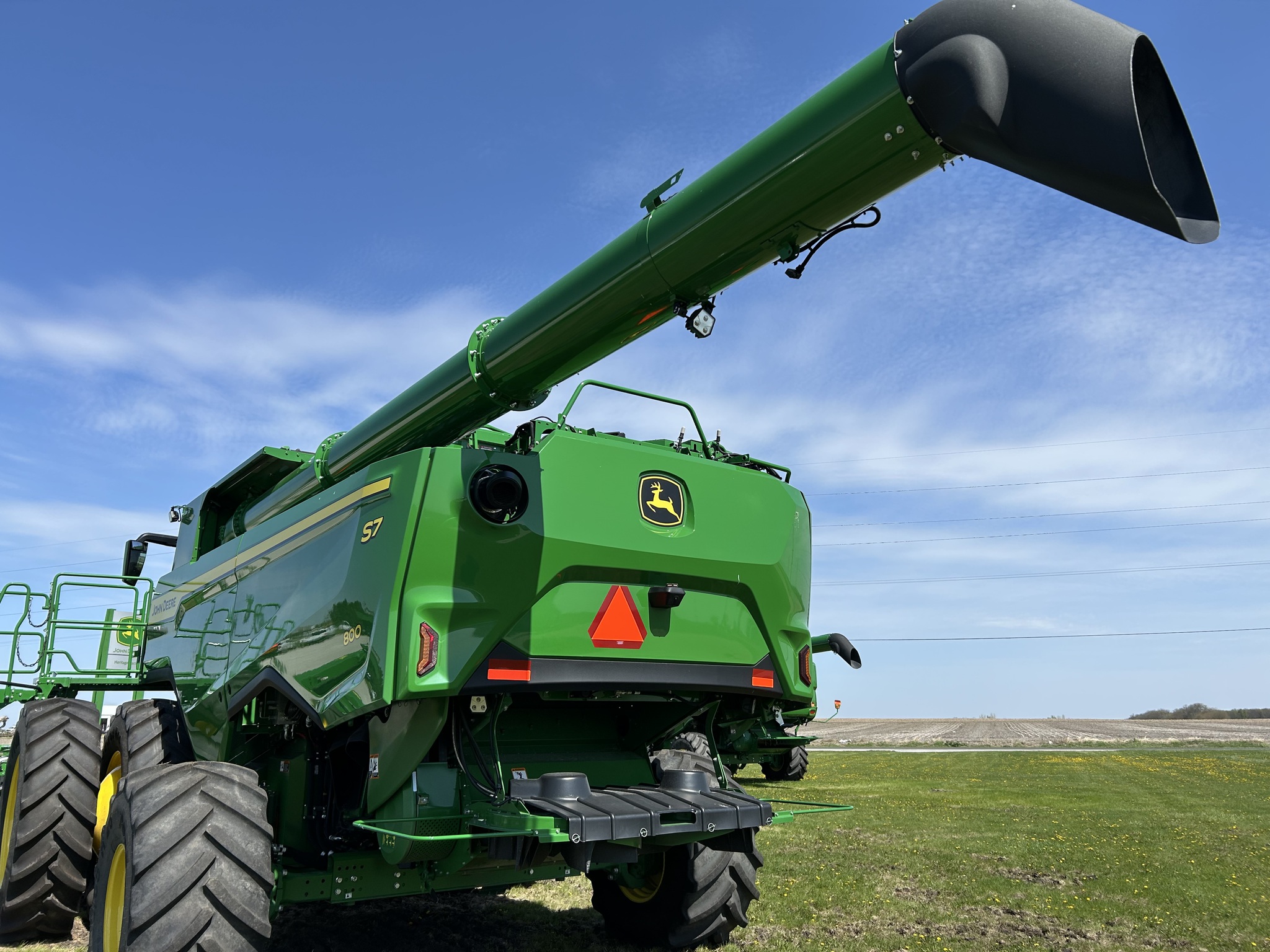  2025 John Deere S7 800 at Heritage Tractor in Galesburg, IL