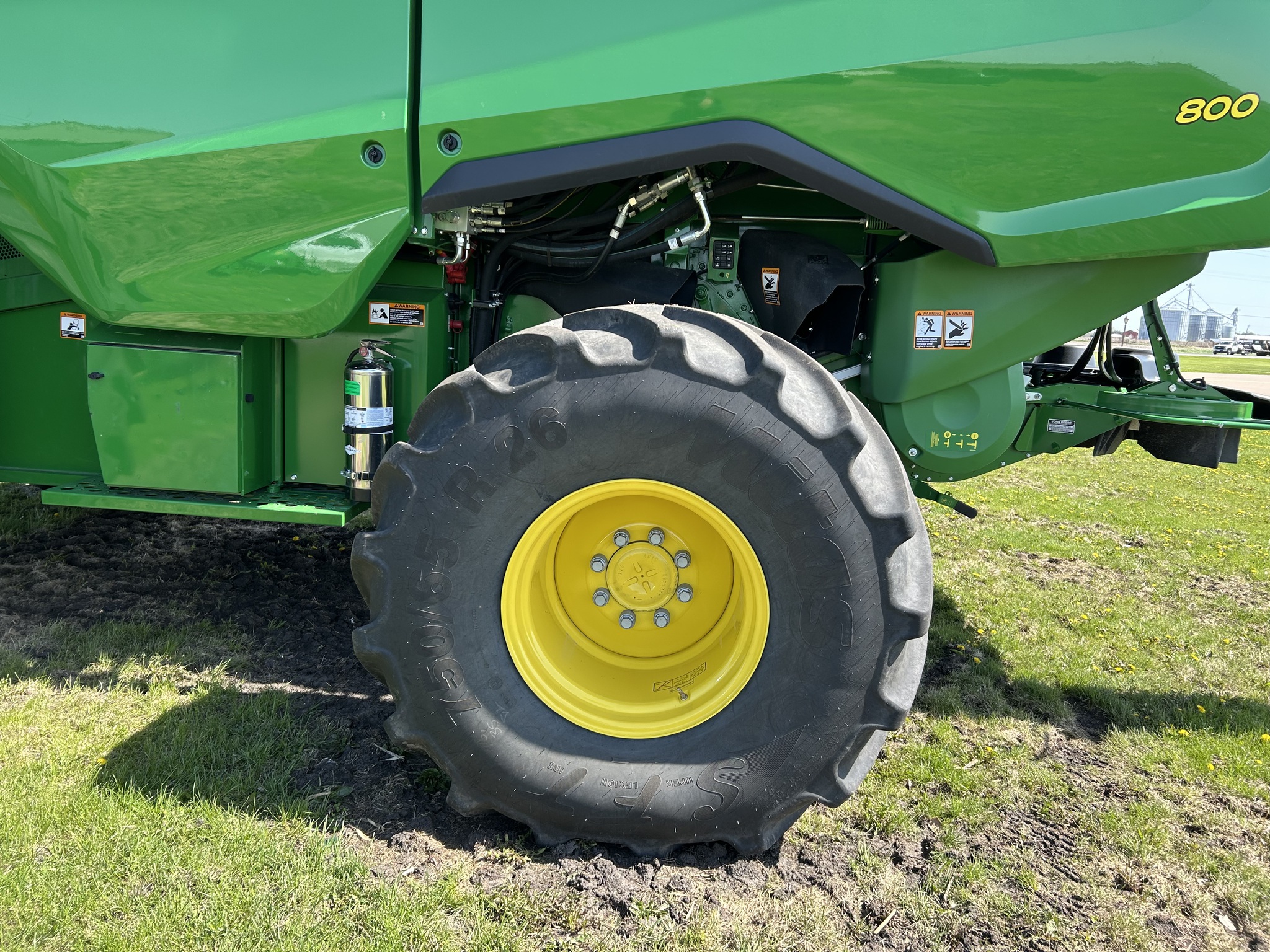  2025 John Deere S7 800 at Heritage Tractor in Galesburg, IL