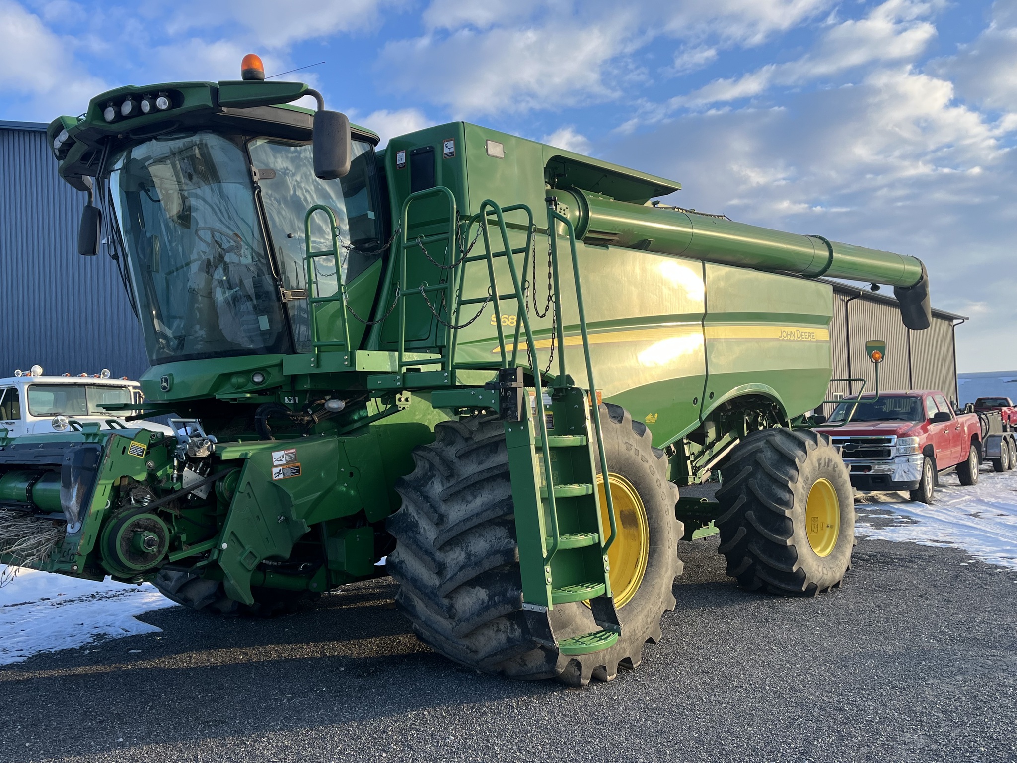 2013 John Deere S680 Image 1