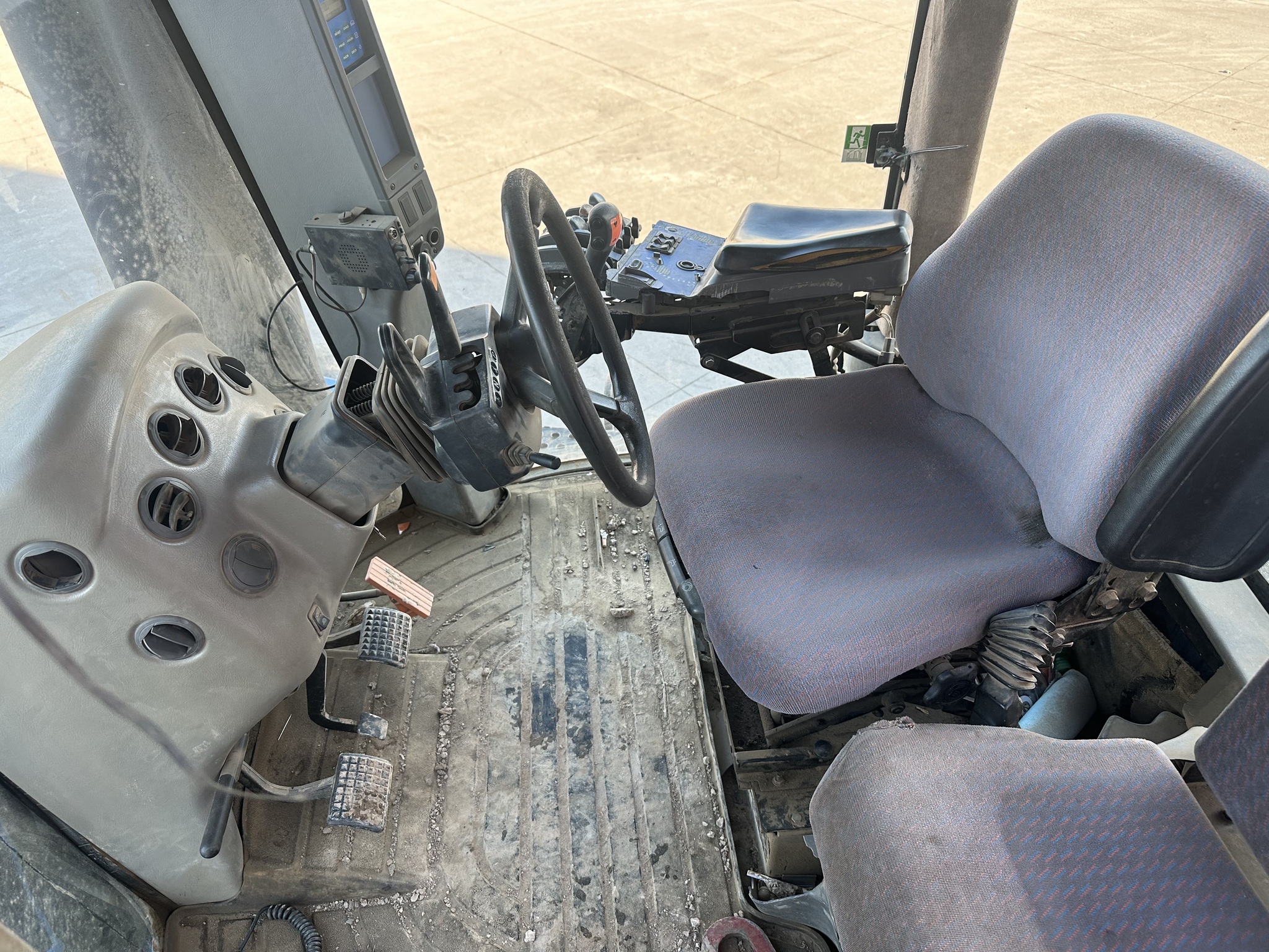 2005 New Holland TJ375 Image 9