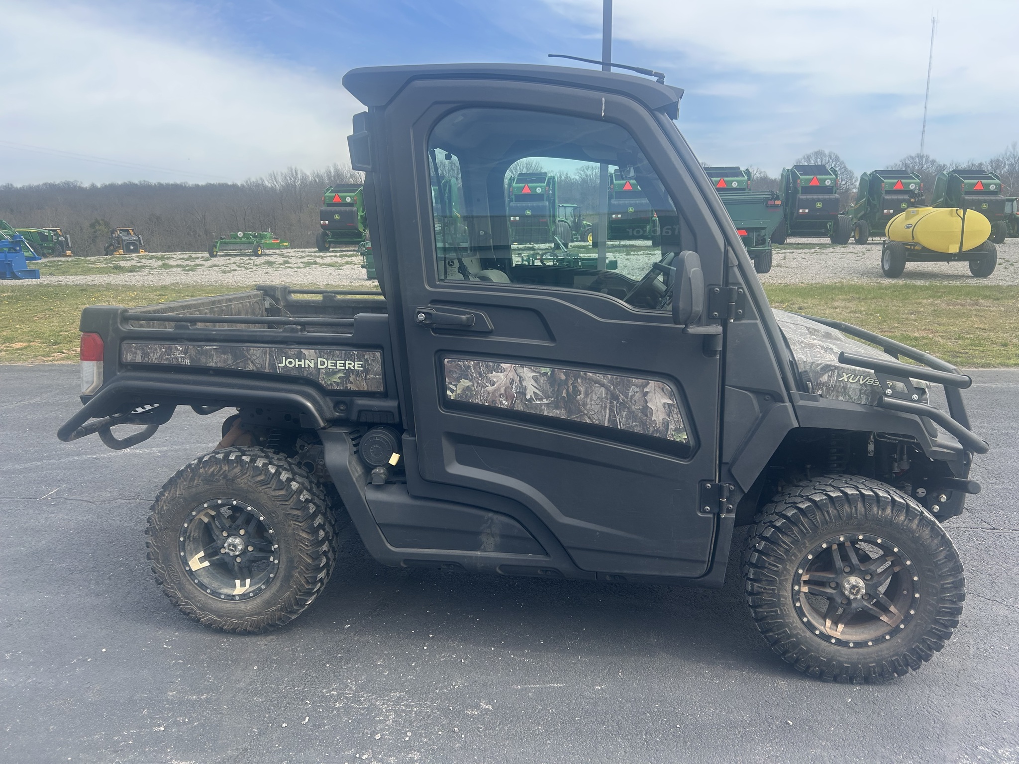  2024 John Deere XUV 835R at Heritage Tractor in Anderson, MO