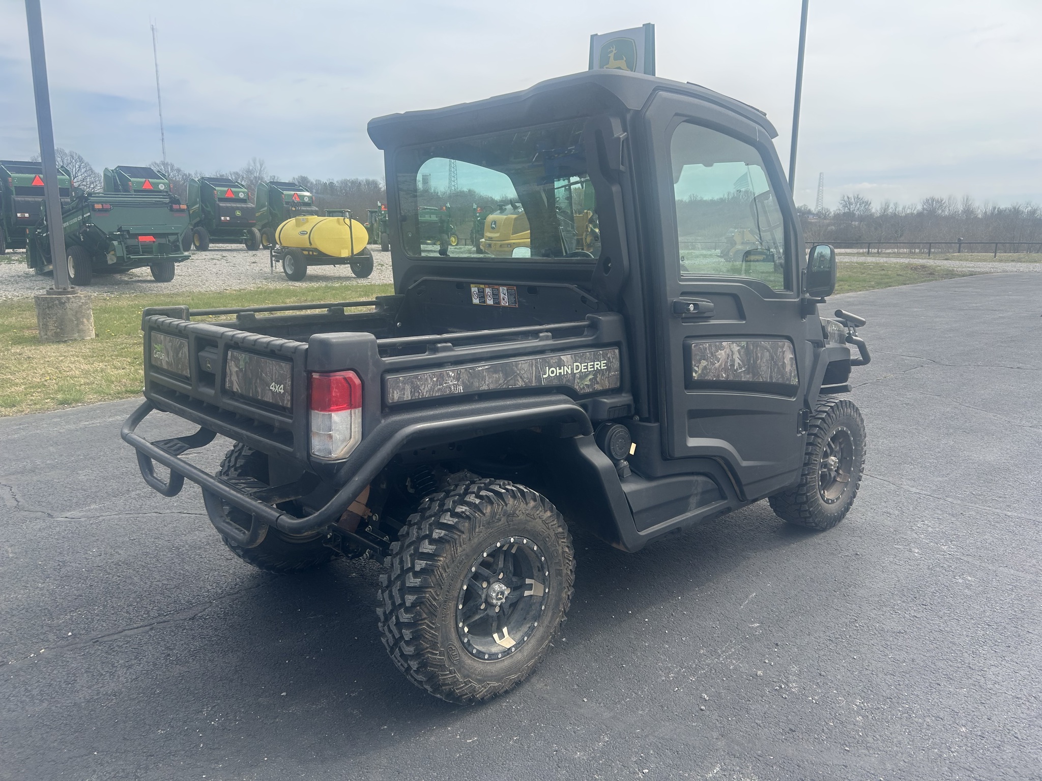  2024 John Deere XUV 835R at Heritage Tractor in Anderson, MO