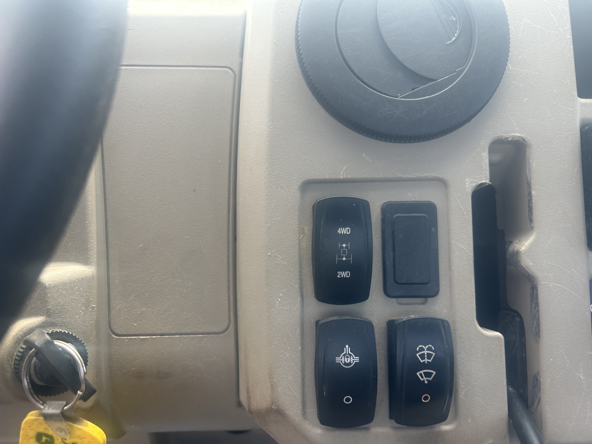  2024 John Deere XUV 835R at Heritage Tractor in Anderson, MO