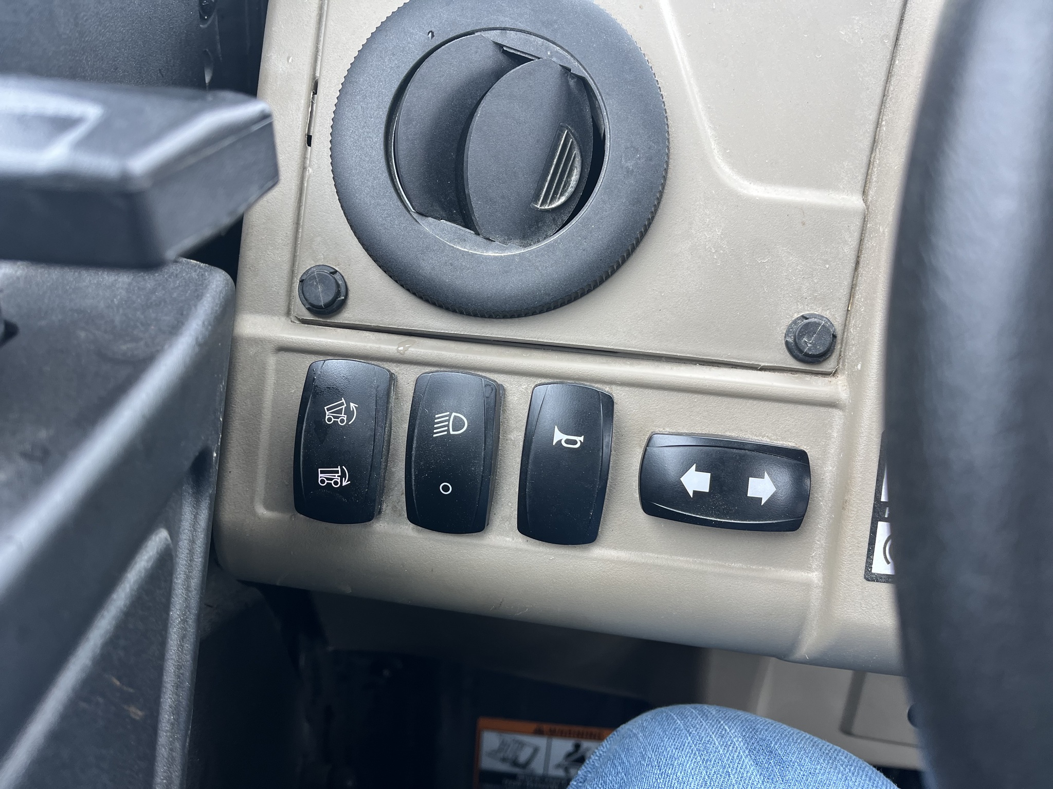  2022 John Deere XUV 835R at Heritage Tractor in Princeton, IL
