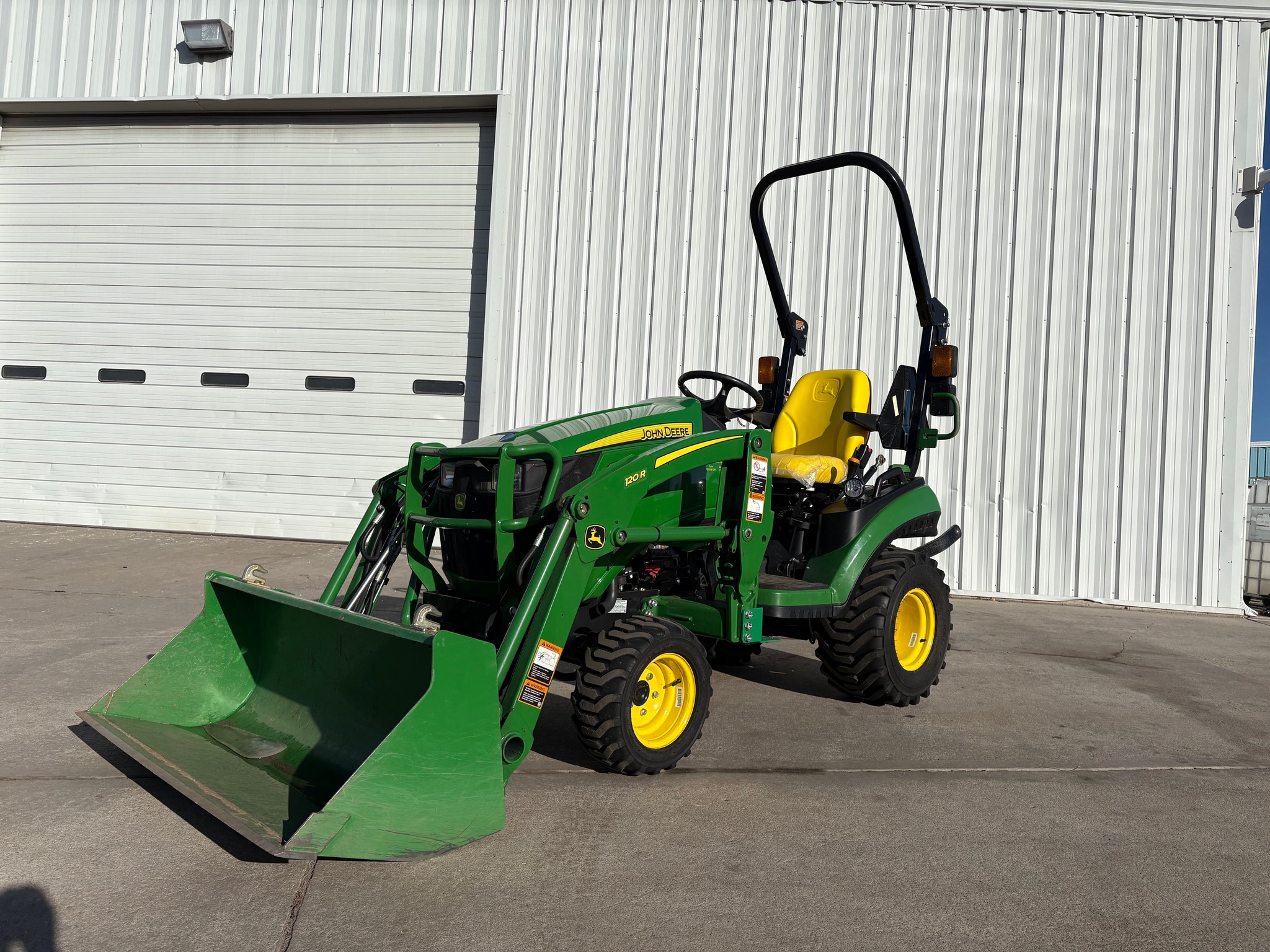 2019 John Deere 1025R Image 1