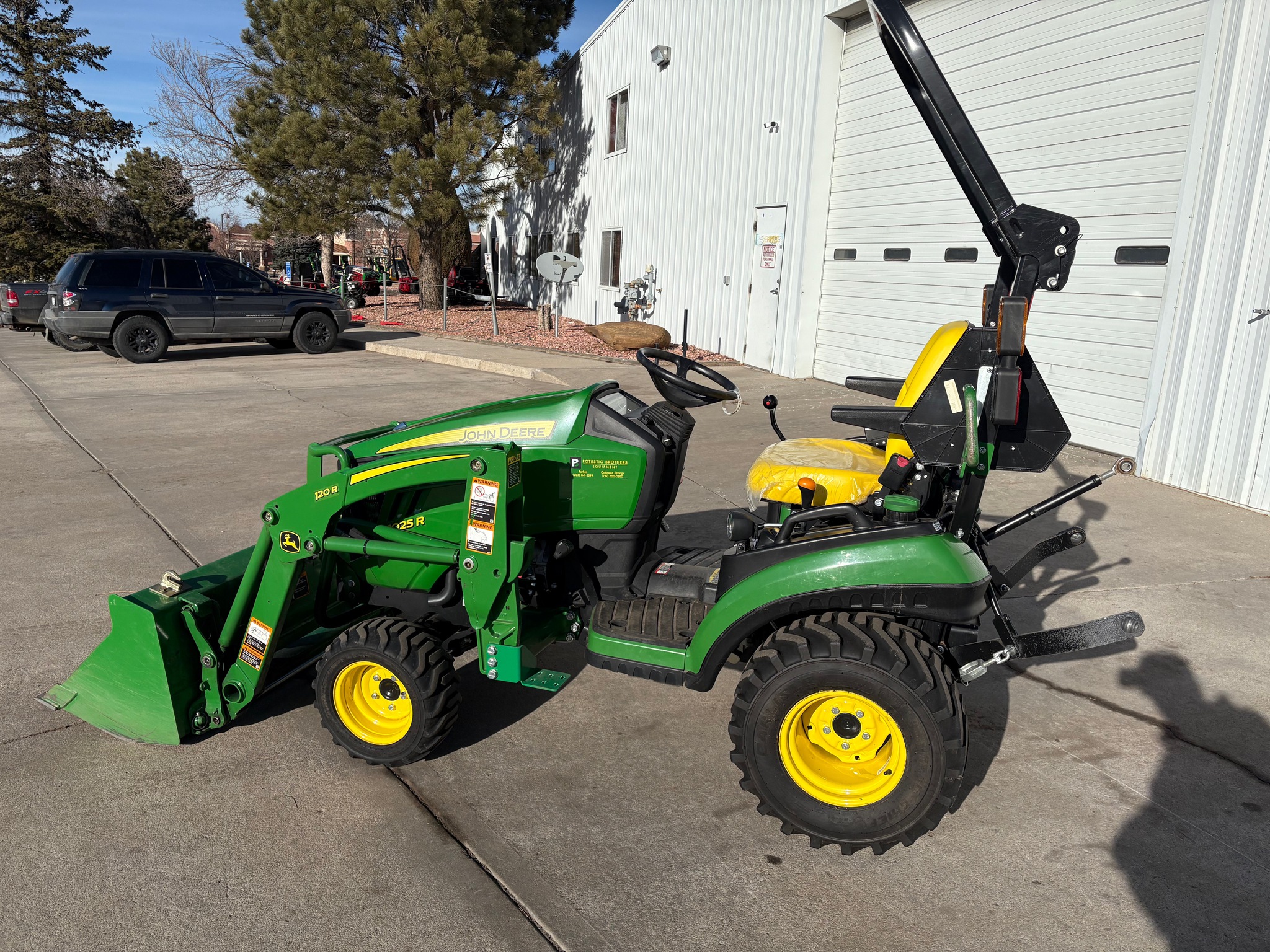 2019 John Deere 1025R Image 2