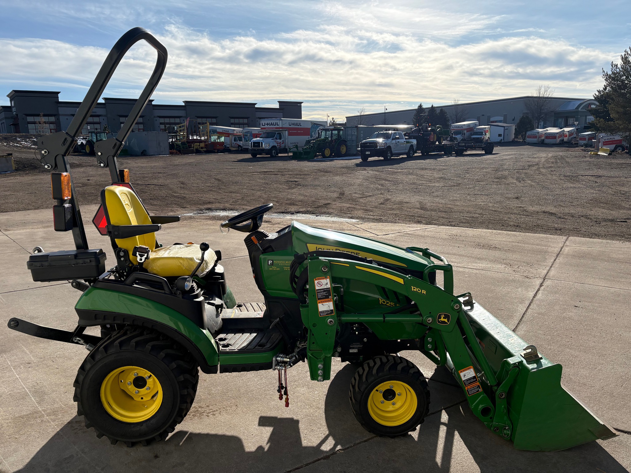 2019 John Deere 1025R Image 6