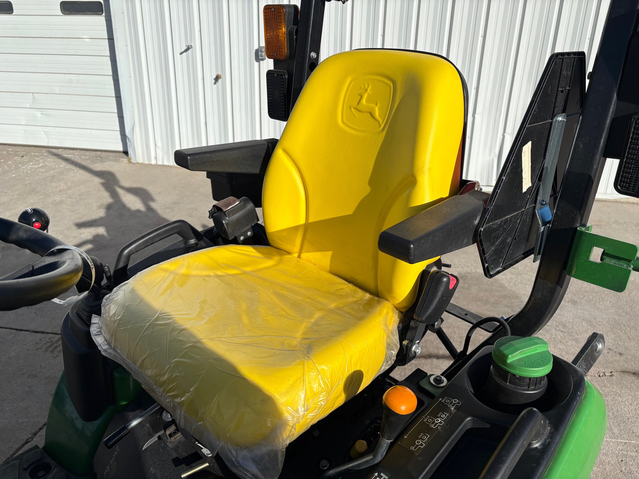 2019 John Deere 1025R Image 10