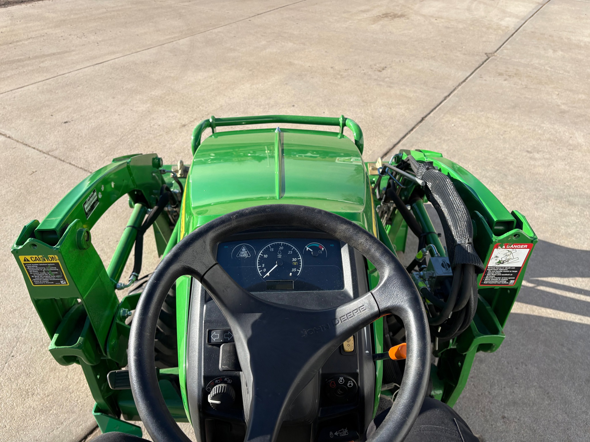 2019 John Deere 1025R Image 12