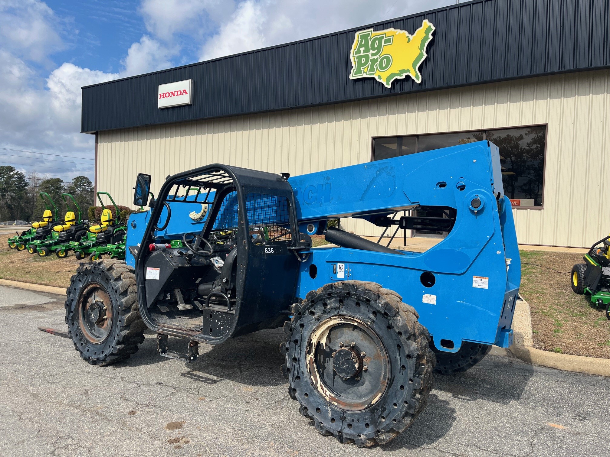 2015 Genie GTH636 Image 2