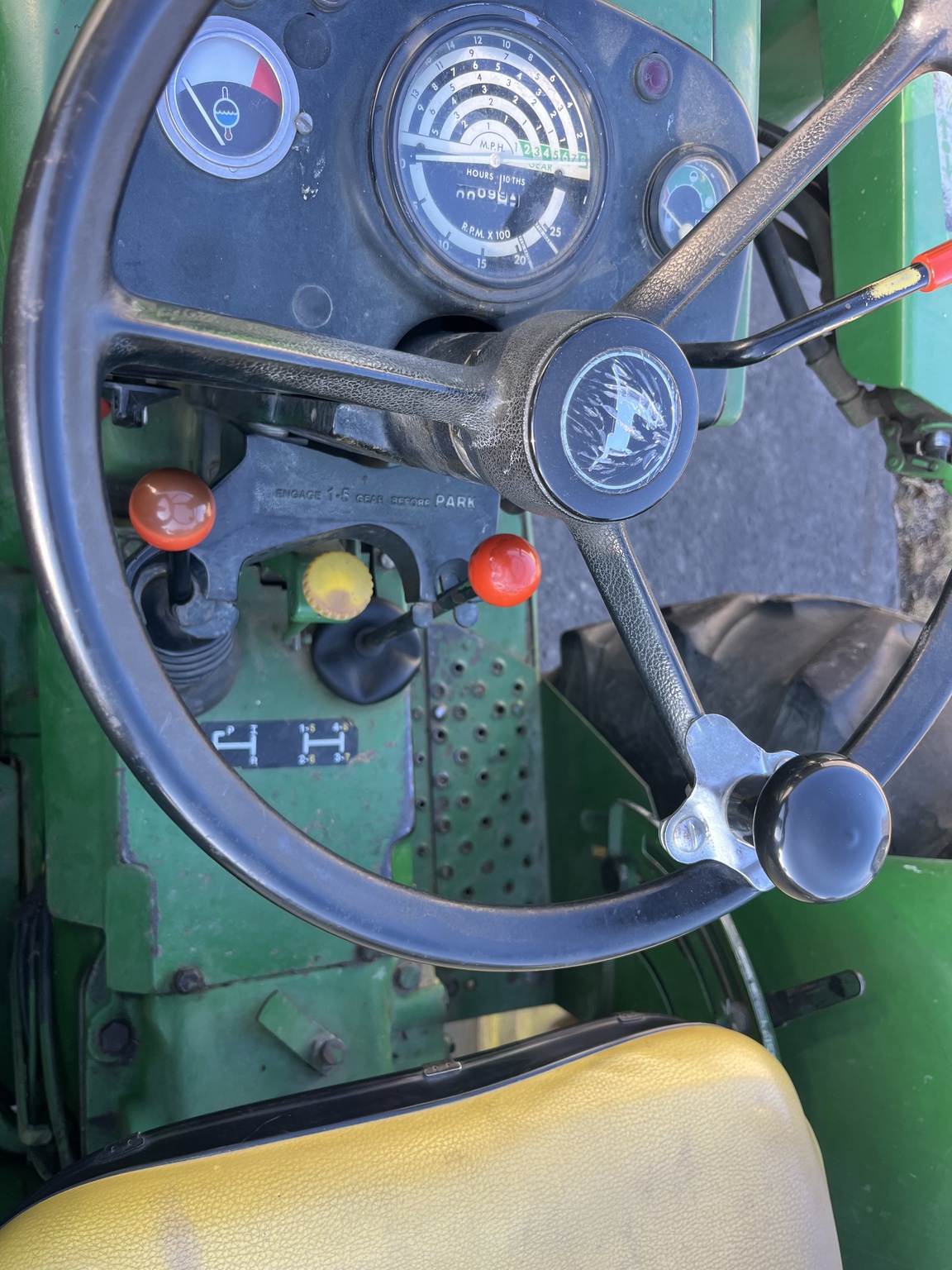 1980 John Deere 2240 Image 3