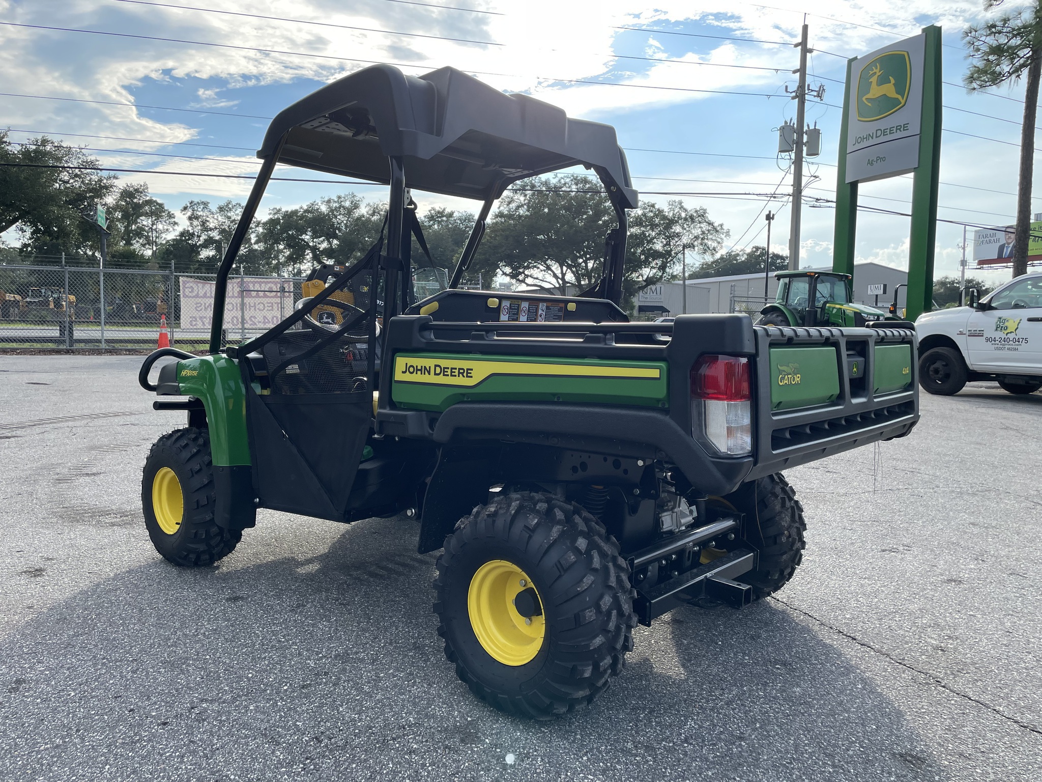 2026 John Deere HPX 4X4 D Image 3