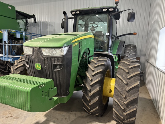 John Deere 8335R