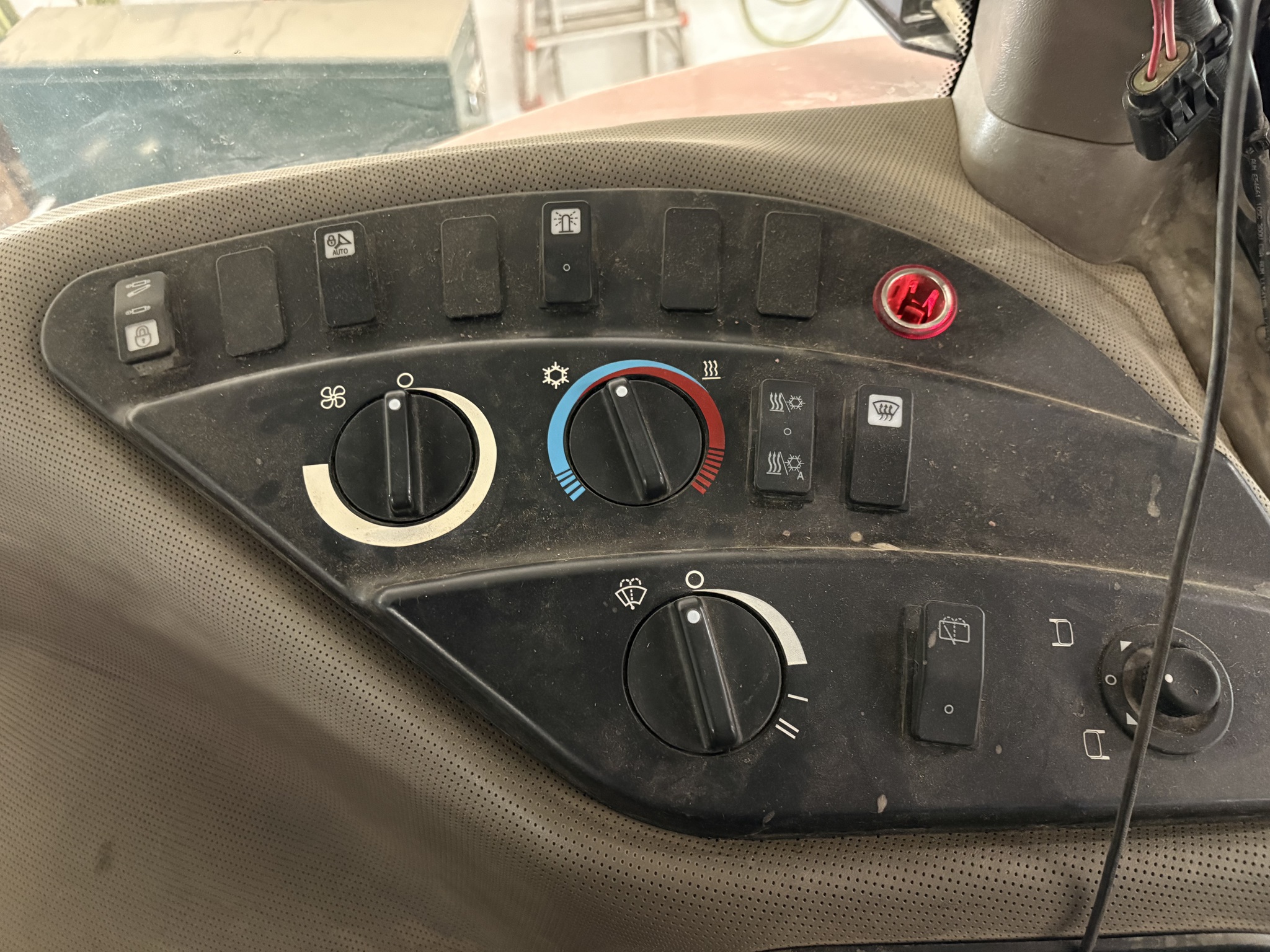 2013 Case IH Magnum 290 Image 32