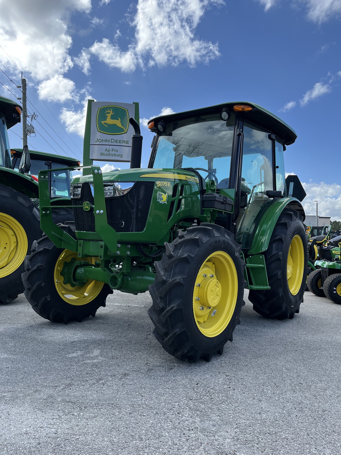 2026 John Deere 5075E Image 1
