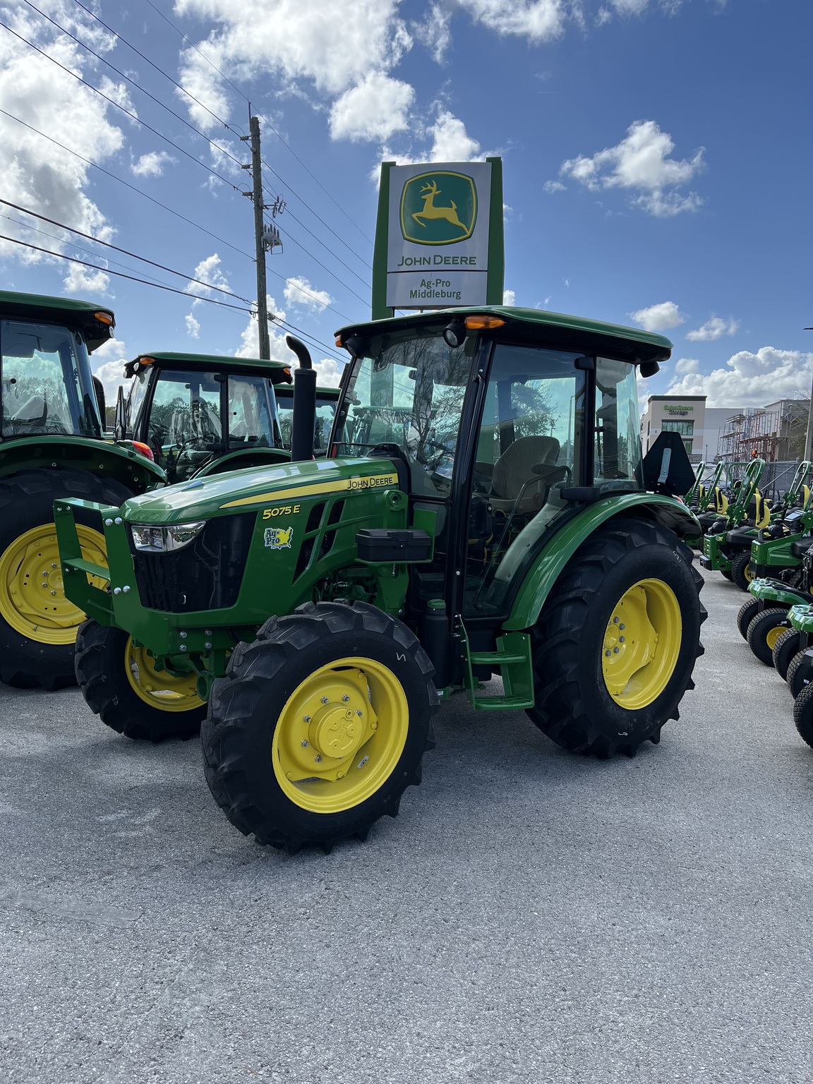 2026 John Deere 5075E Image 2