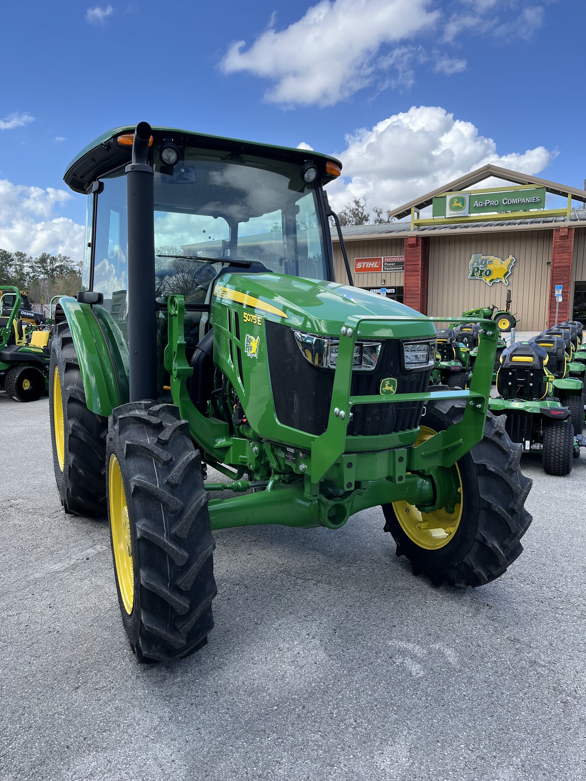 2026 John Deere 5075E Image 3