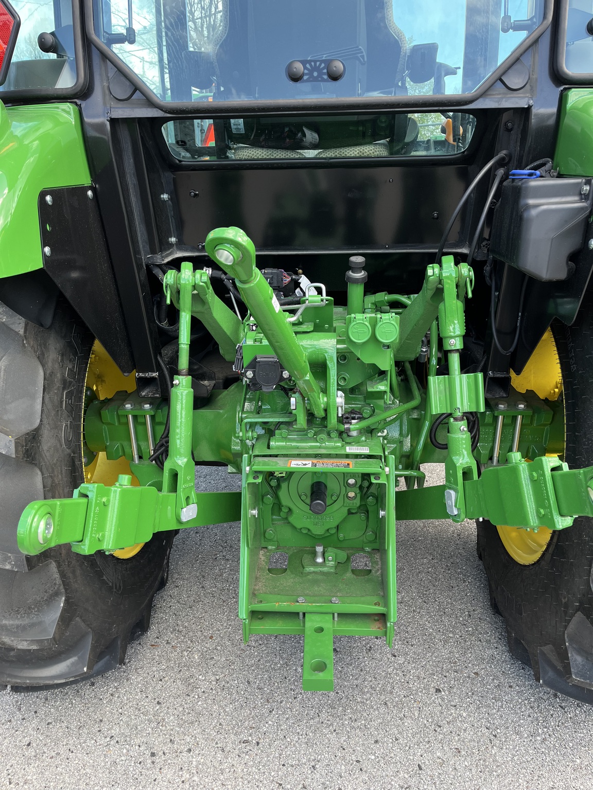2026 John Deere 5075E Image 5
