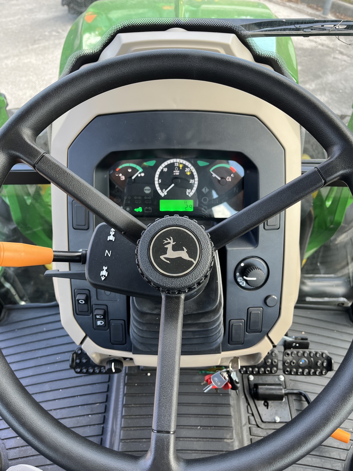 2026 John Deere 5075E Image 7