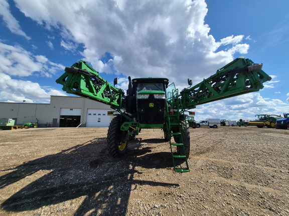 Used 2020 John Deere R4060 Self Propelled Sprayers at Horizon Ag & Turf in St. Paul, AB - Photo9