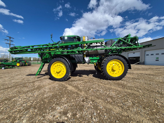 Used 2020 John Deere R4060 Self Propelled Sprayers at Horizon Ag & Turf in St. Paul, AB - Photo5