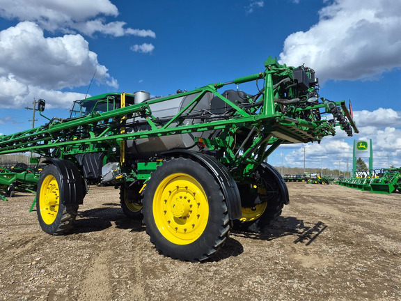 Used 2020 John Deere R4060 Self Propelled Sprayers at Horizon Ag & Turf in St. Paul, AB - Photo8