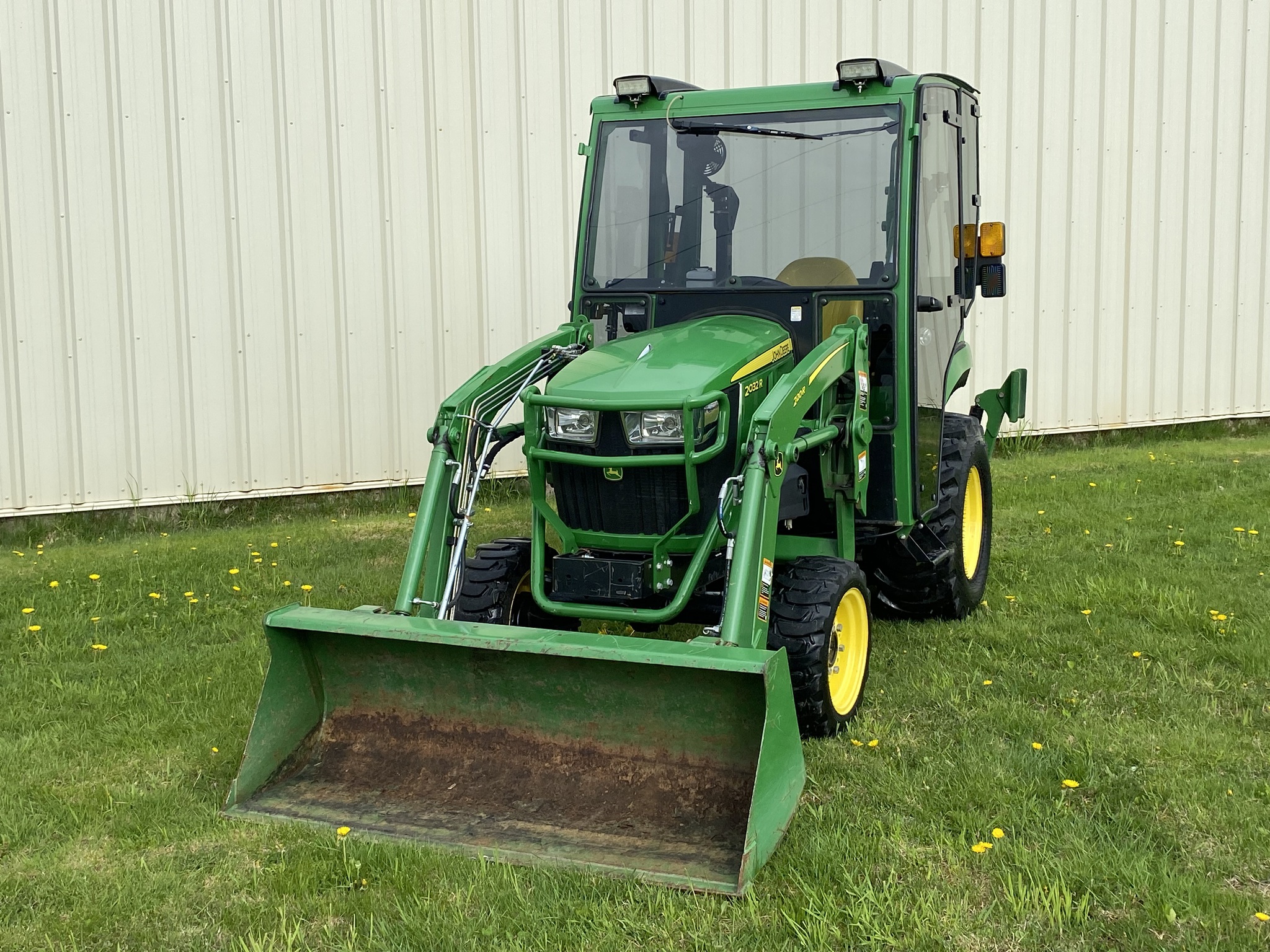 2020 John Deere 2032R Image 3