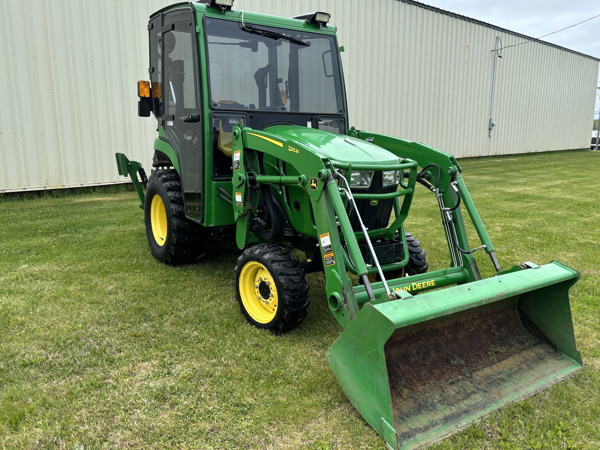2020 John Deere 2032R Image 4