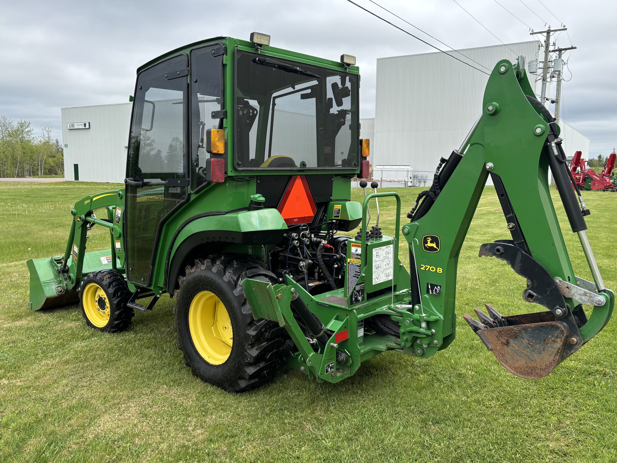 2020 John Deere 2032R Image 5