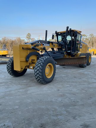 Photo of a 2024 John Deere 672G