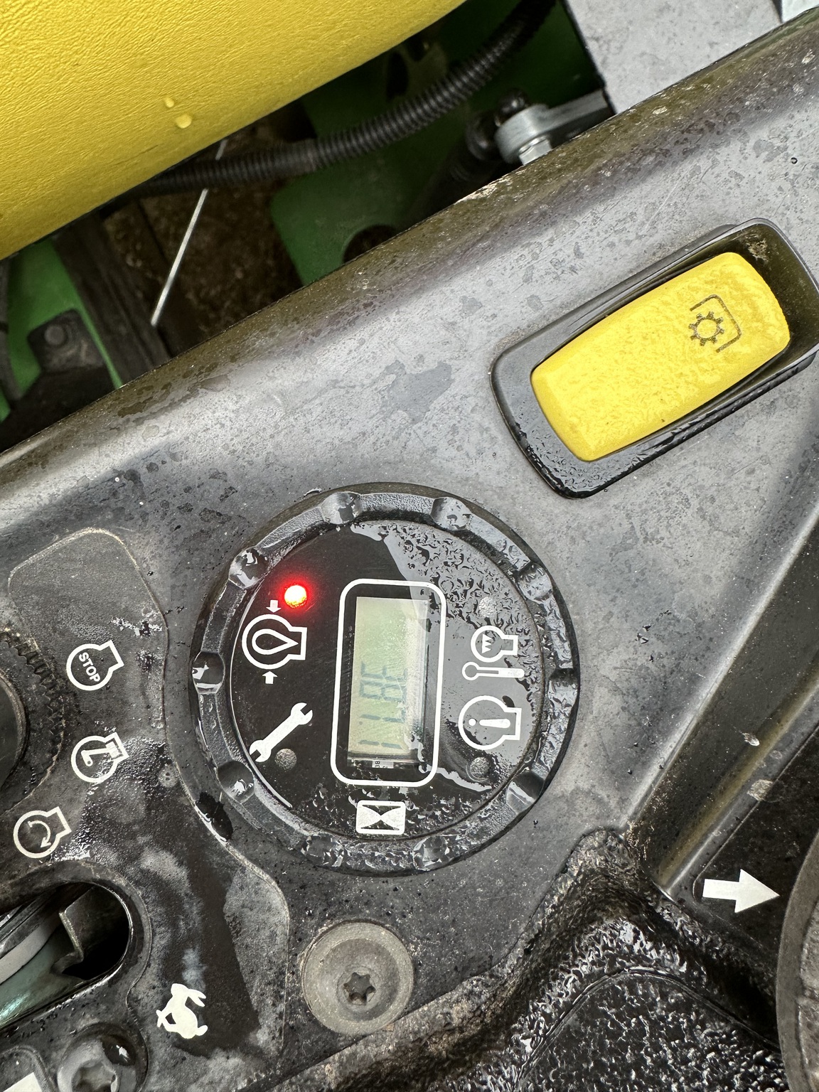 2016 John Deere Z930M Image 12