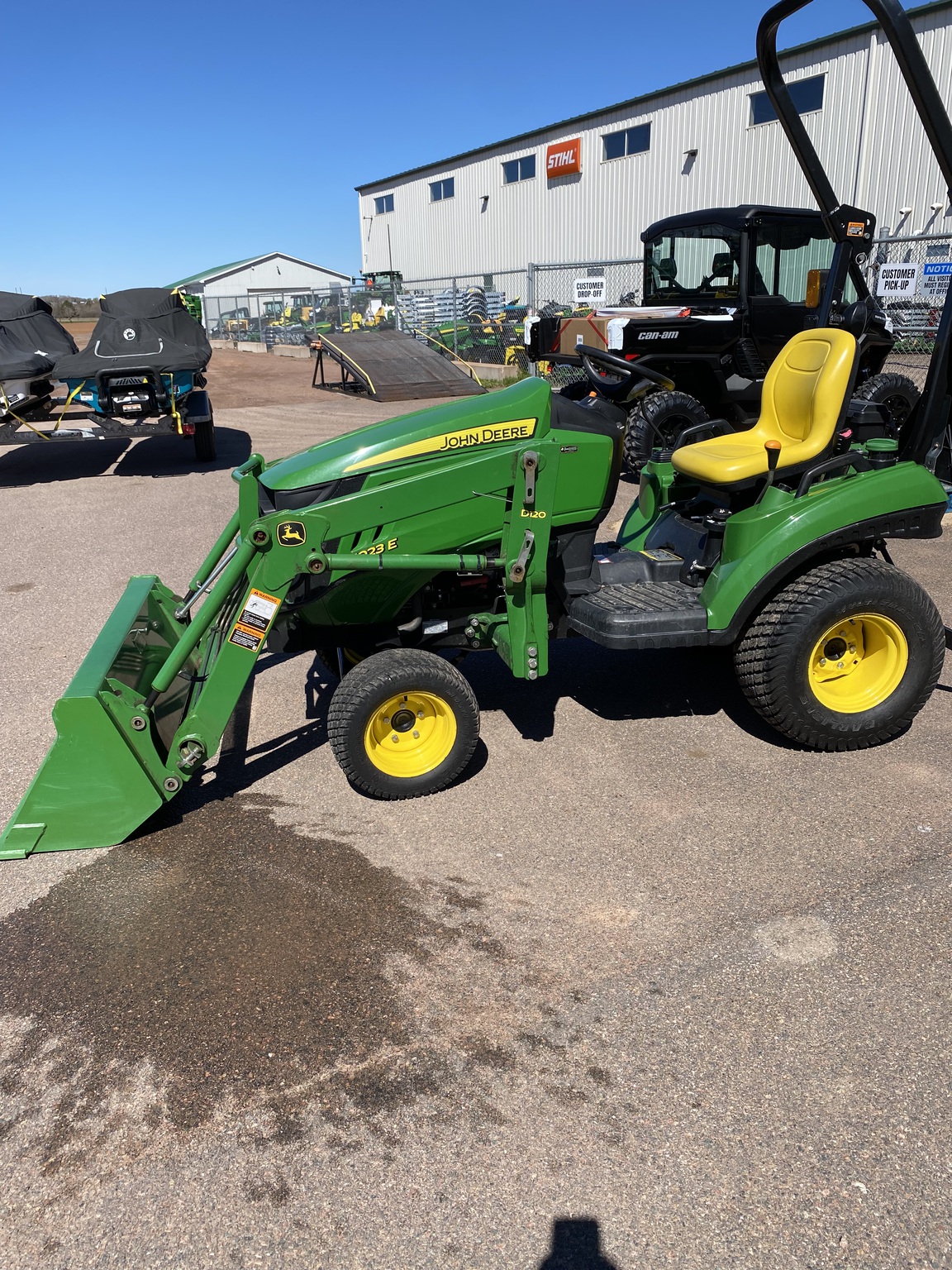 2022 John Deere 1023E Image 2