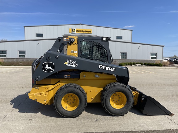 Photo of a 2023 John Deere 332G