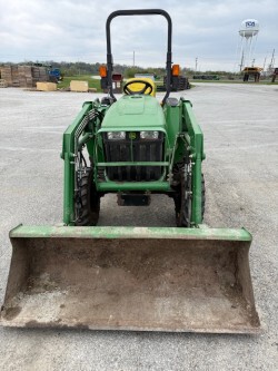 2015 John-Deere 3032E