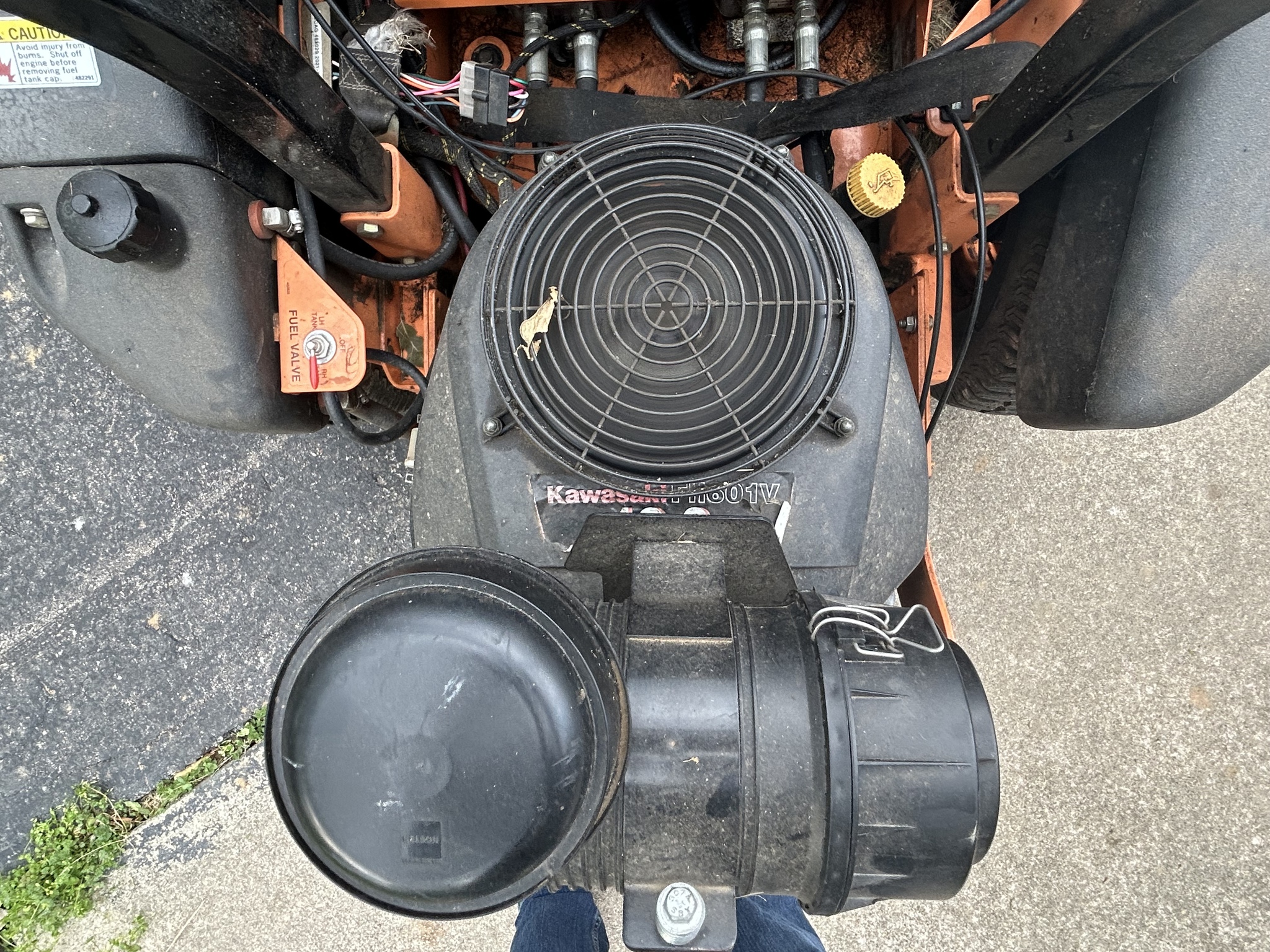 Used 2004 Scag STC48A-19KA Zero Turn Mowers at Koenig Equipment in Franklin, IN - PhotoXL9