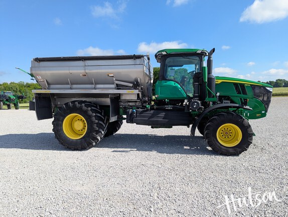 Photo of 2022 John Deere 800R