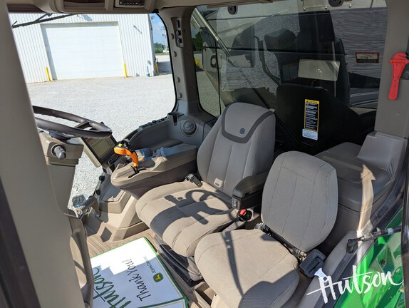 Photo of 2022 John Deere 800R
