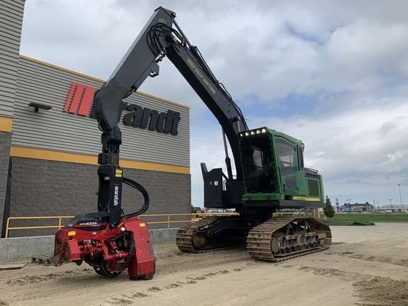 Photo of a 2022 John Deere 2154G