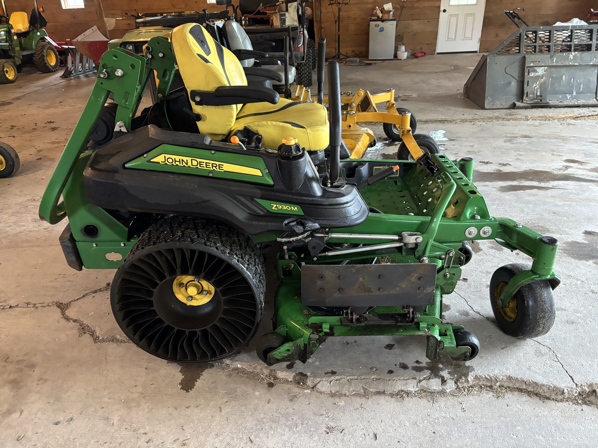 Used 2019 John Deere Z930M Zero Turn Mowers at Koenig Equipment in Richmond, IN - PhotoXL0