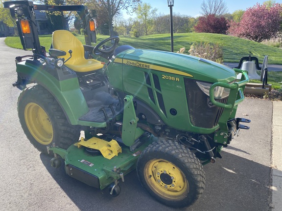  John Deere 2038R