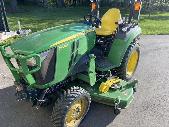 2018 John Deere 2038R - Photo10