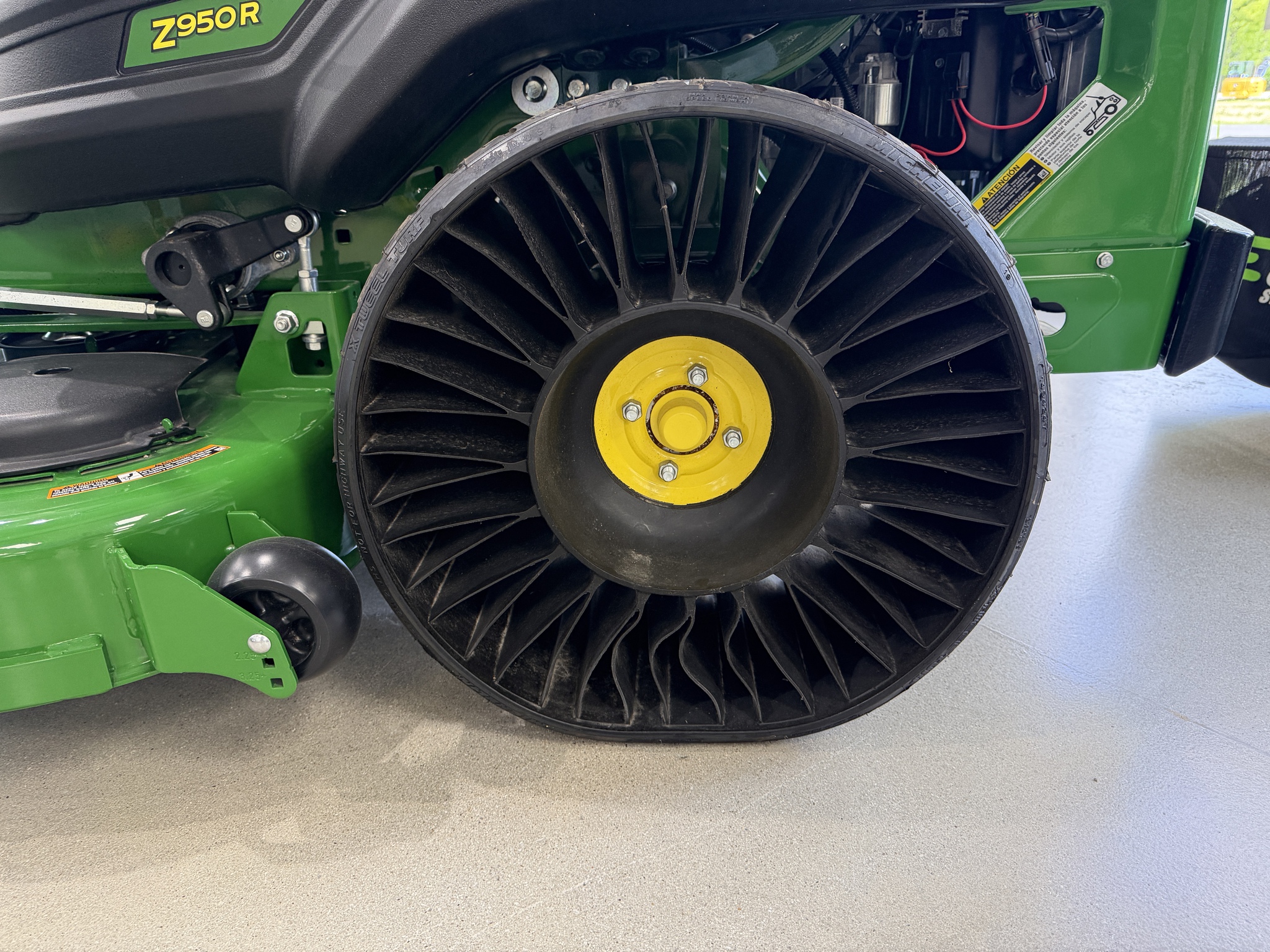 New In-Stock 2025 John Deere Z950R Zero Turn Mowers at Koenig Equipment in Knightstown, IN - PhotoXL6