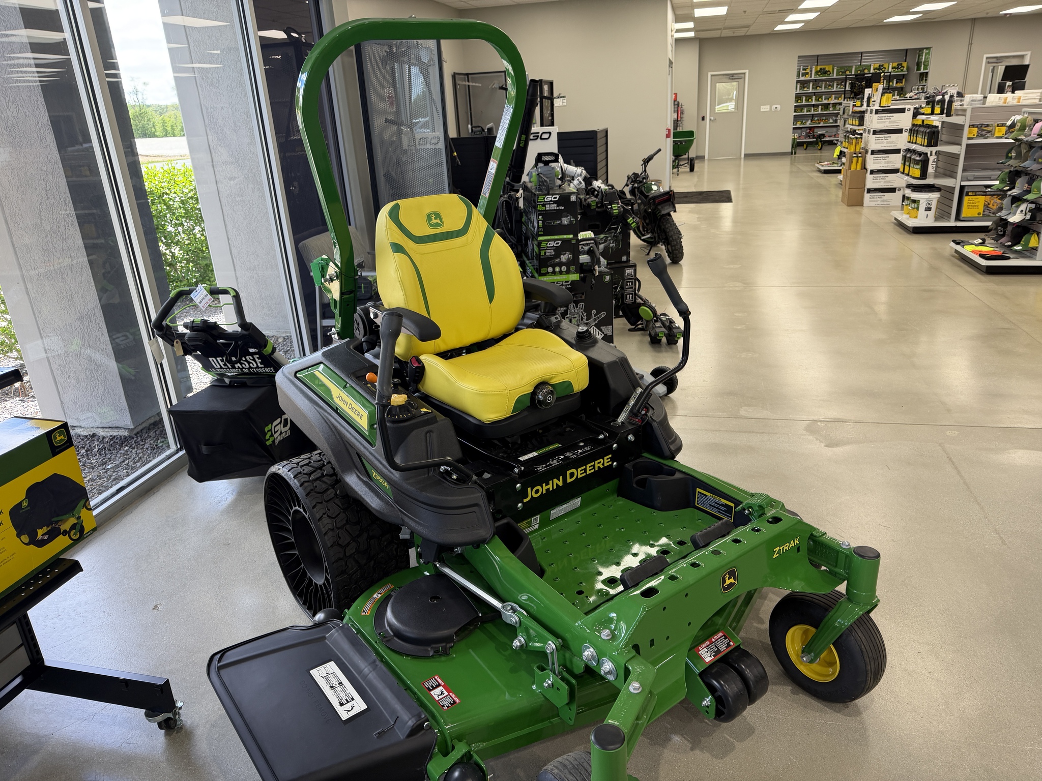 New In-Stock 2025 John Deere Z950R Zero Turn Mowers at Koenig Equipment in Knightstown, IN - PhotoXL0