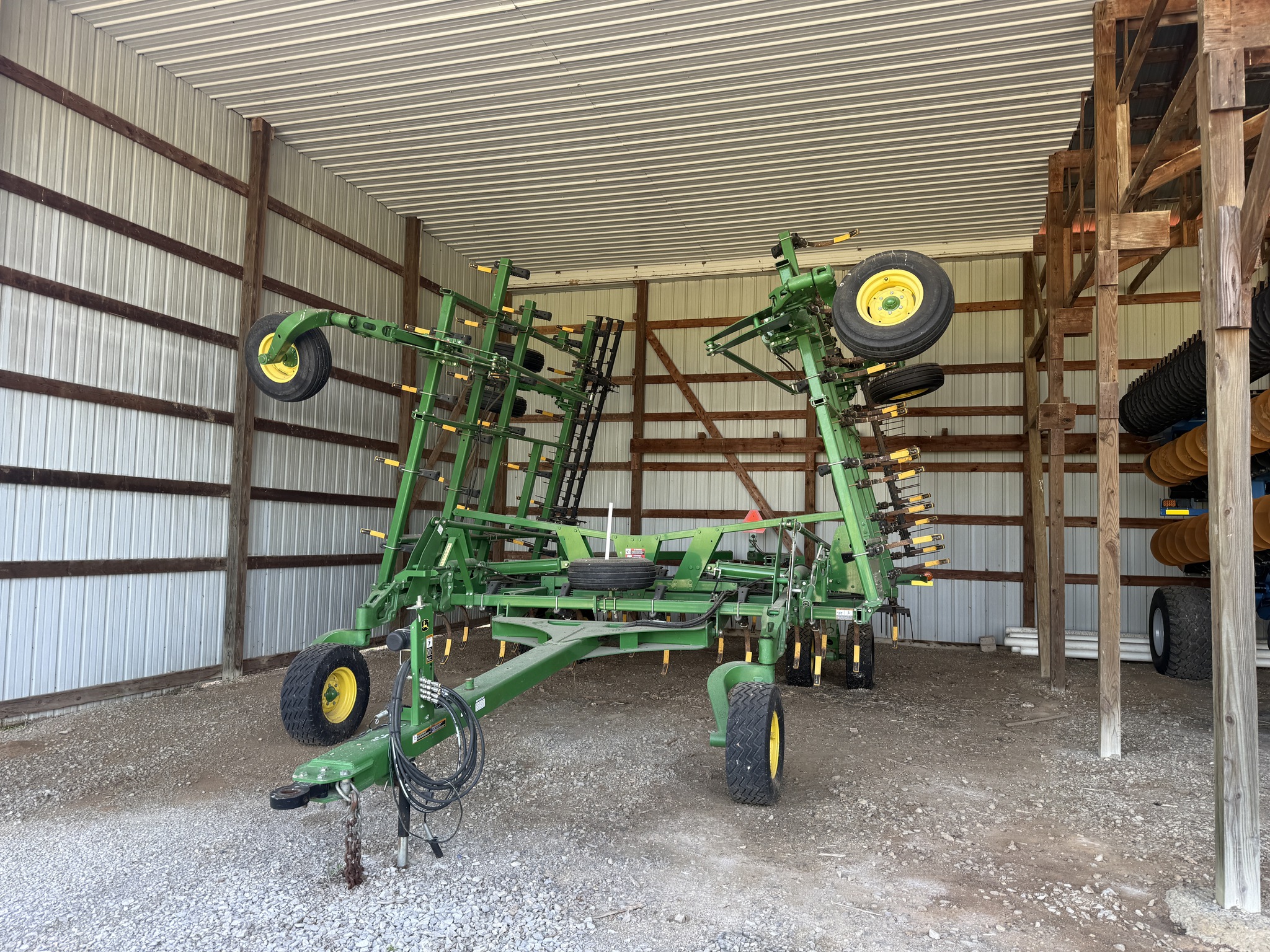 2014 John Deere 2210