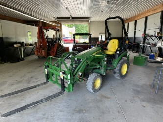 2022 John Deere 2025R